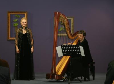 Lidija Horvat Dunjko Sopran I Marija Mlinar Harfa